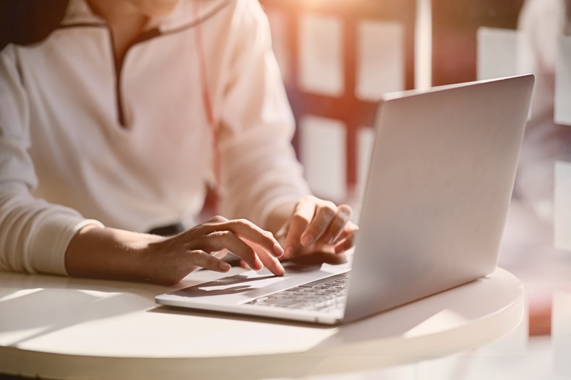 Sites web et réseaux sociaux utilisant des algorithmes de recommandation