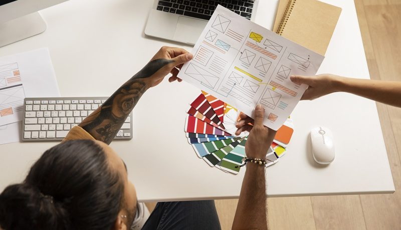 Se reconvertir dans le graphisme : une formation concrète et orientée métier