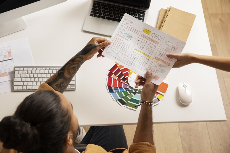Se reconvertir dans le graphisme : une formation concrète et orientée métier